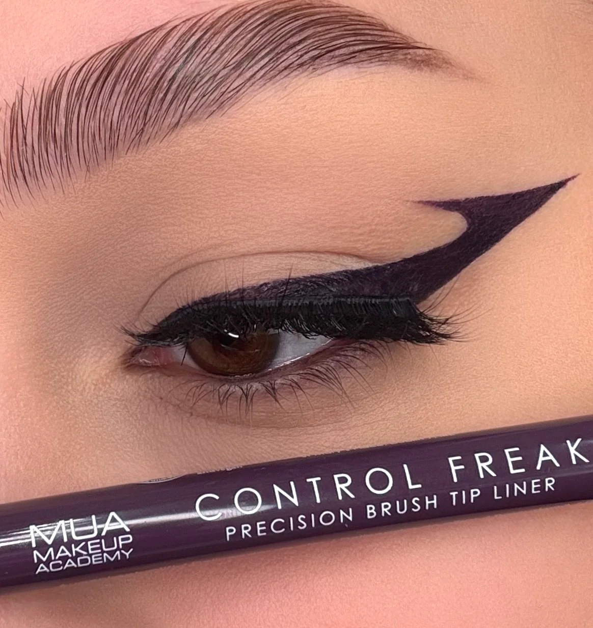 MUA CONTROL FREAK EYELINER ROYAL PURPLE - Image 4